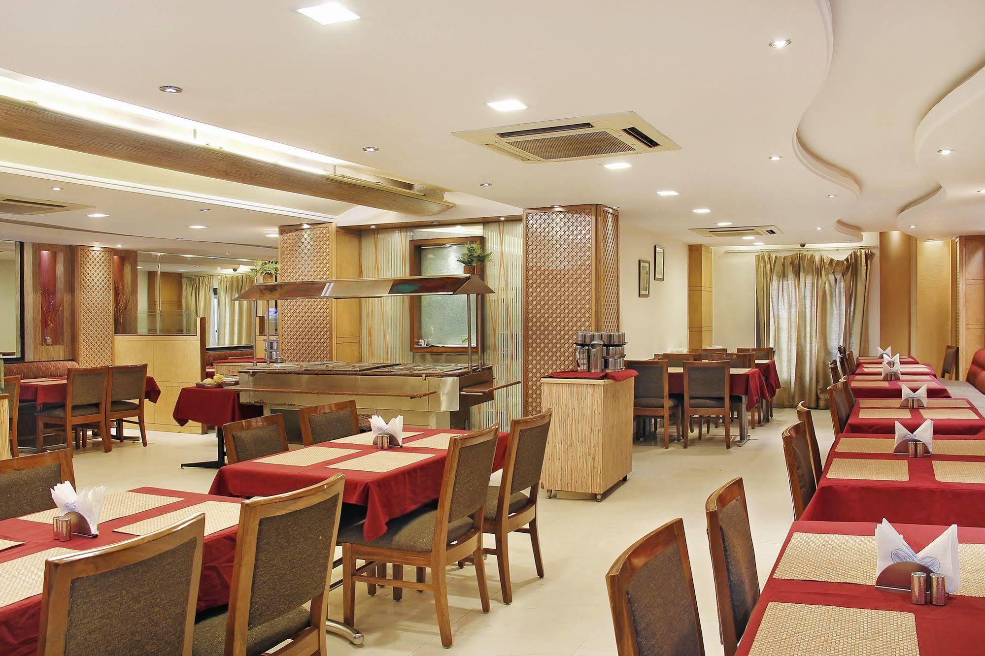 Hotel Southern Дели Экстерьер фото