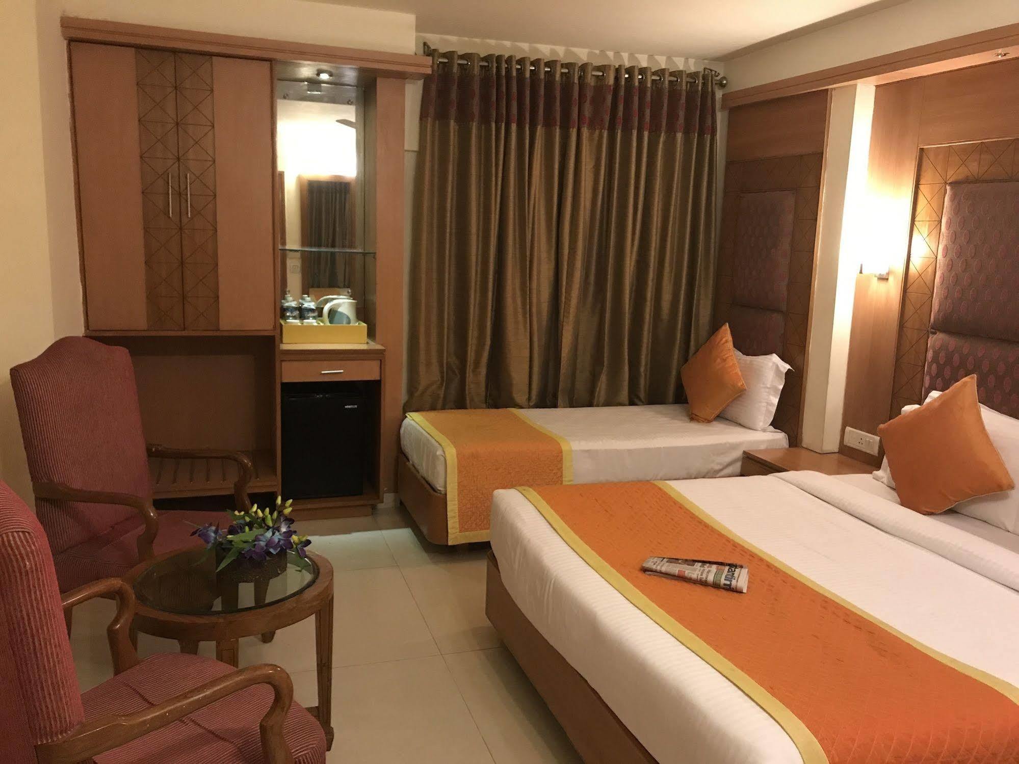 Hotel Southern Дели Экстерьер фото