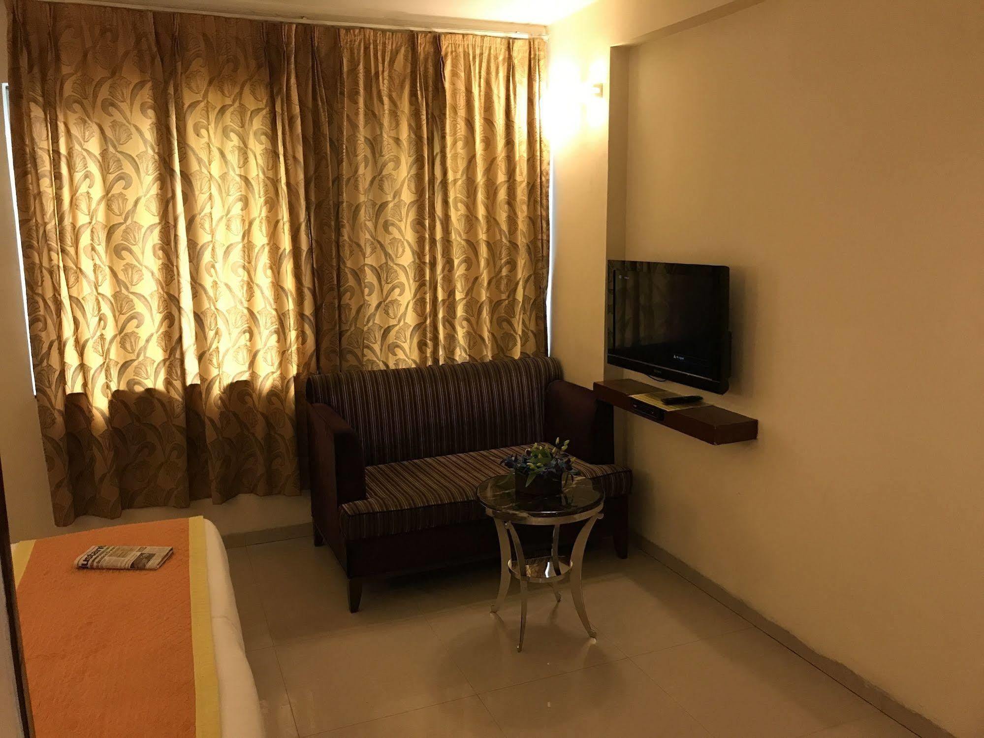 Hotel Southern Дели Экстерьер фото