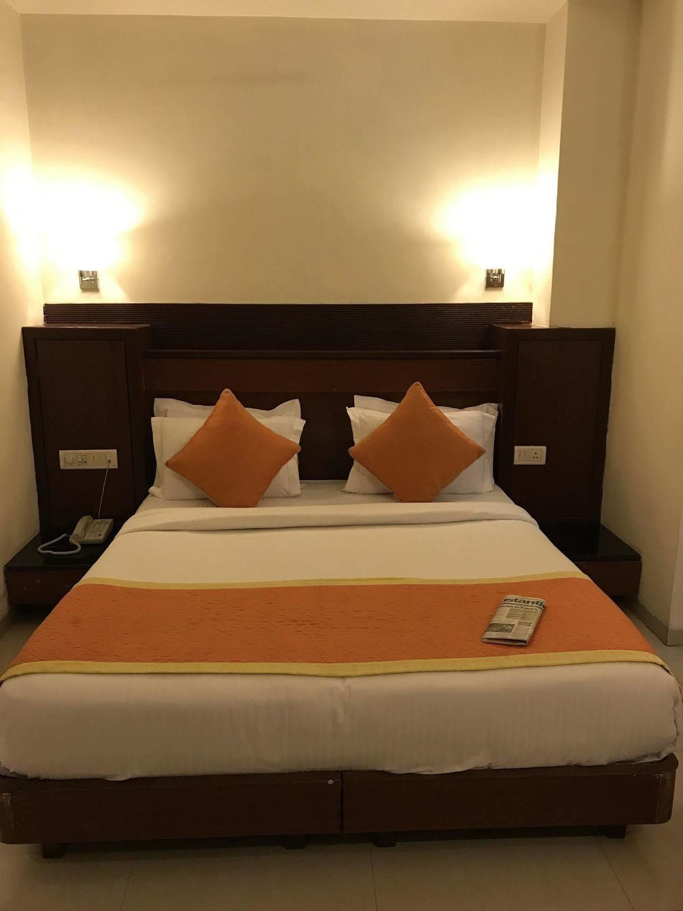 Hotel Southern Дели Экстерьер фото
