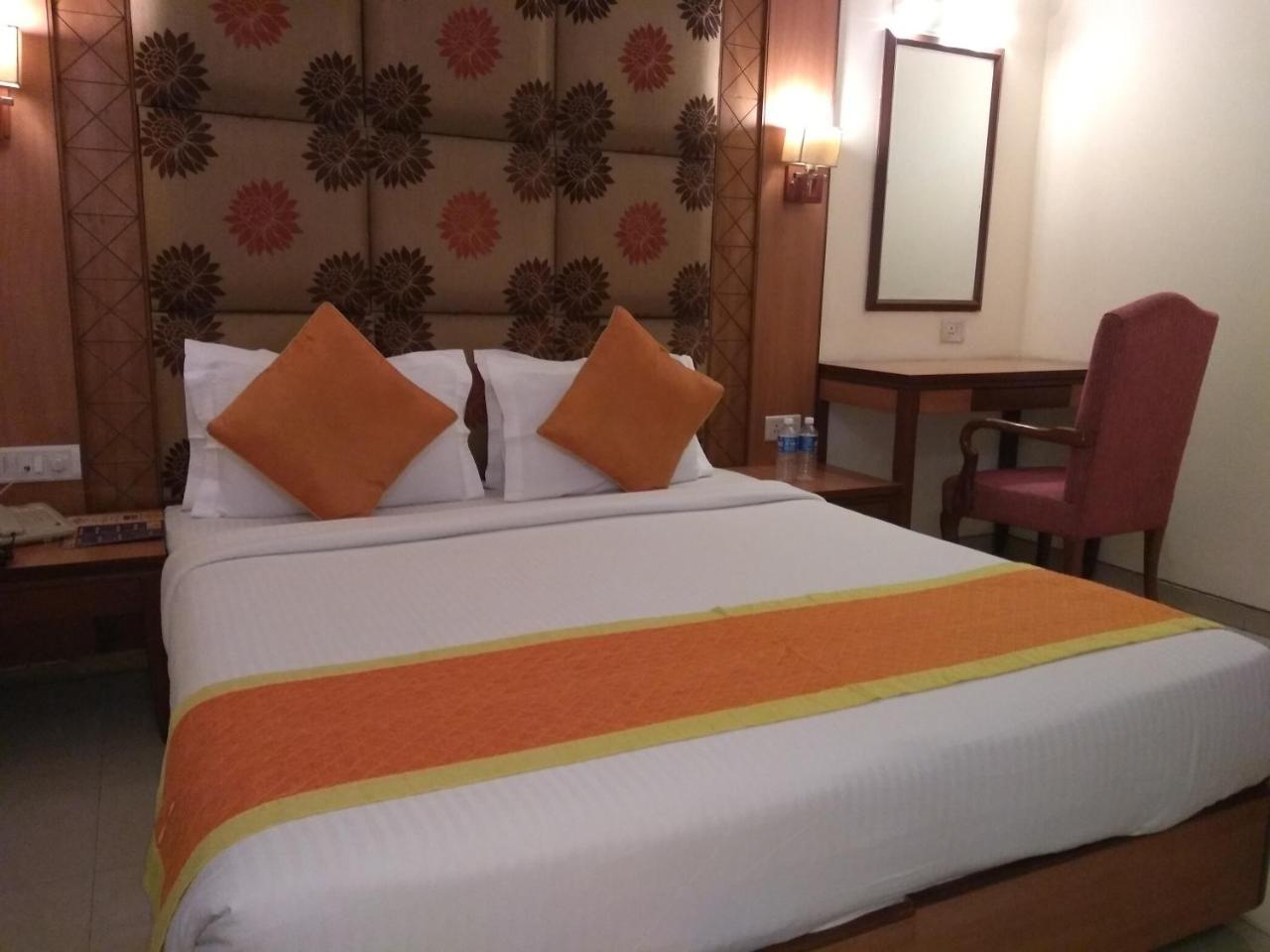 Hotel Southern Дели Экстерьер фото